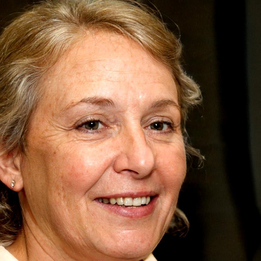 Estudiante graduada del programa de interpretación de datos financieros